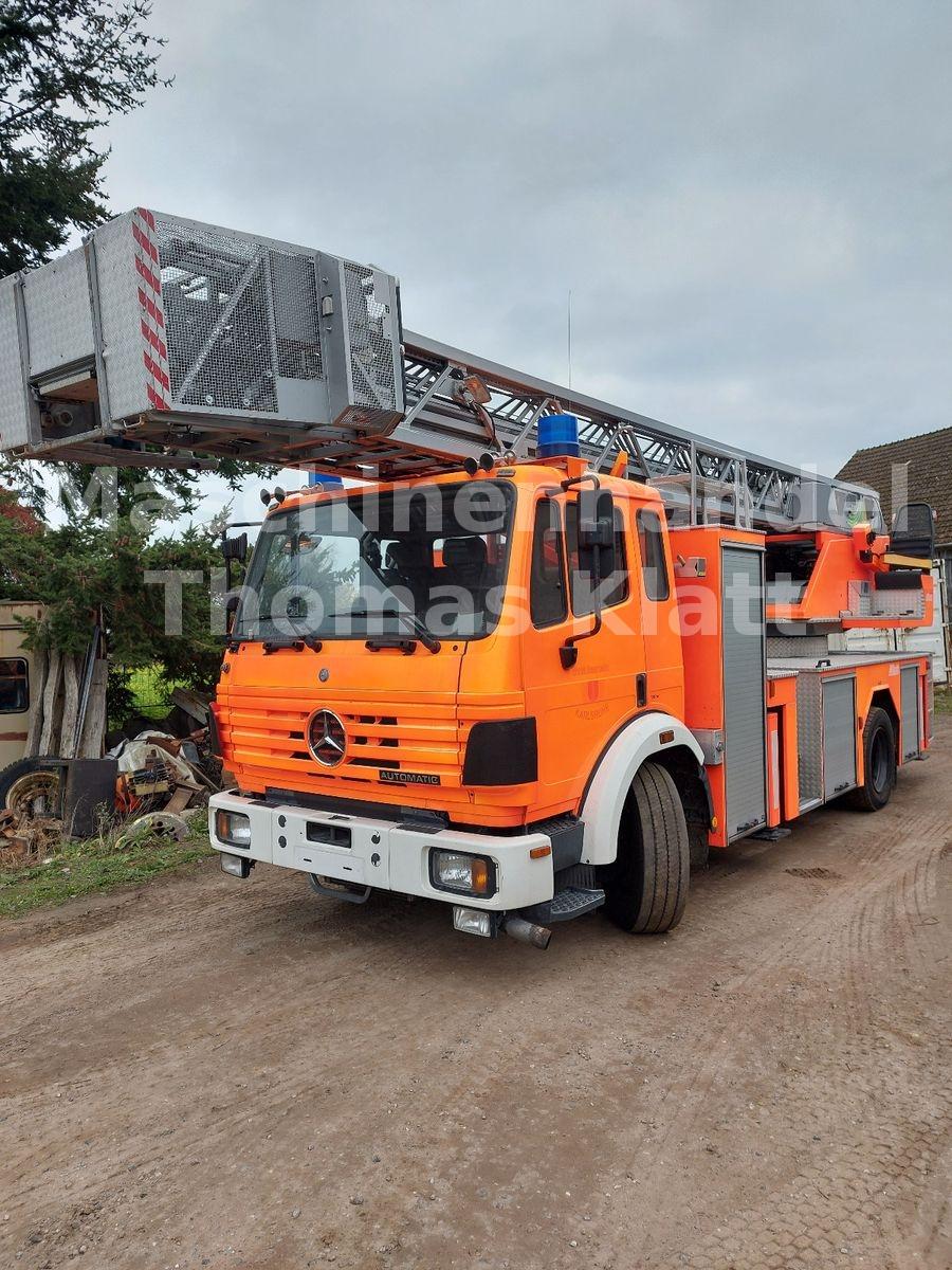 Mercedes-Benz Hubarbeitsbühne / Drehleiter