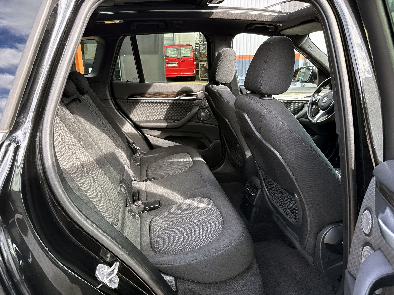 Fahrzeugabbildung BMW X1 xDrive25e Advantage ACC KAM AHK PANO HUD H&K