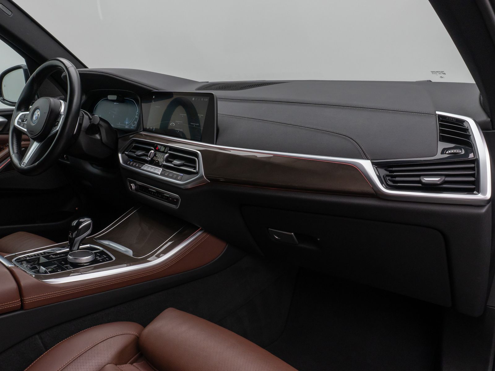 Fahrzeugabbildung BMW X5 xD45e M Sport 360°HUD DAB H/K Individual 21Zl