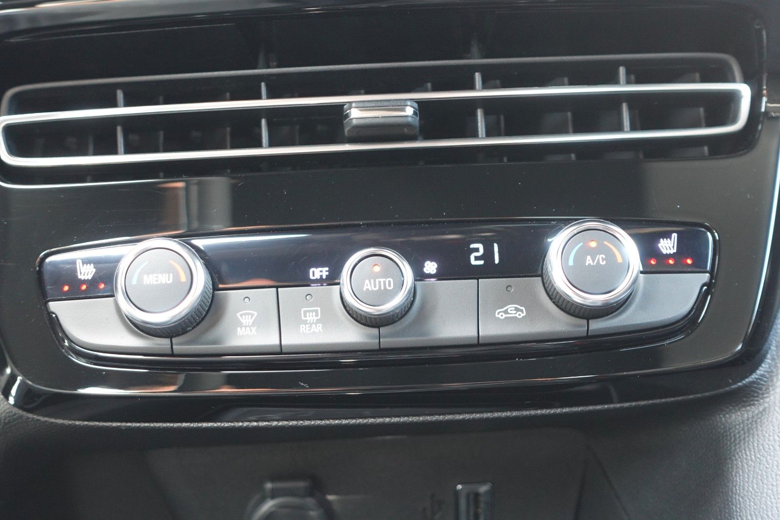 Fahrzeugabbildung Opel Mokka 1.2Turbo Ultimate Kamera,PDC,Sitzh.,DAB