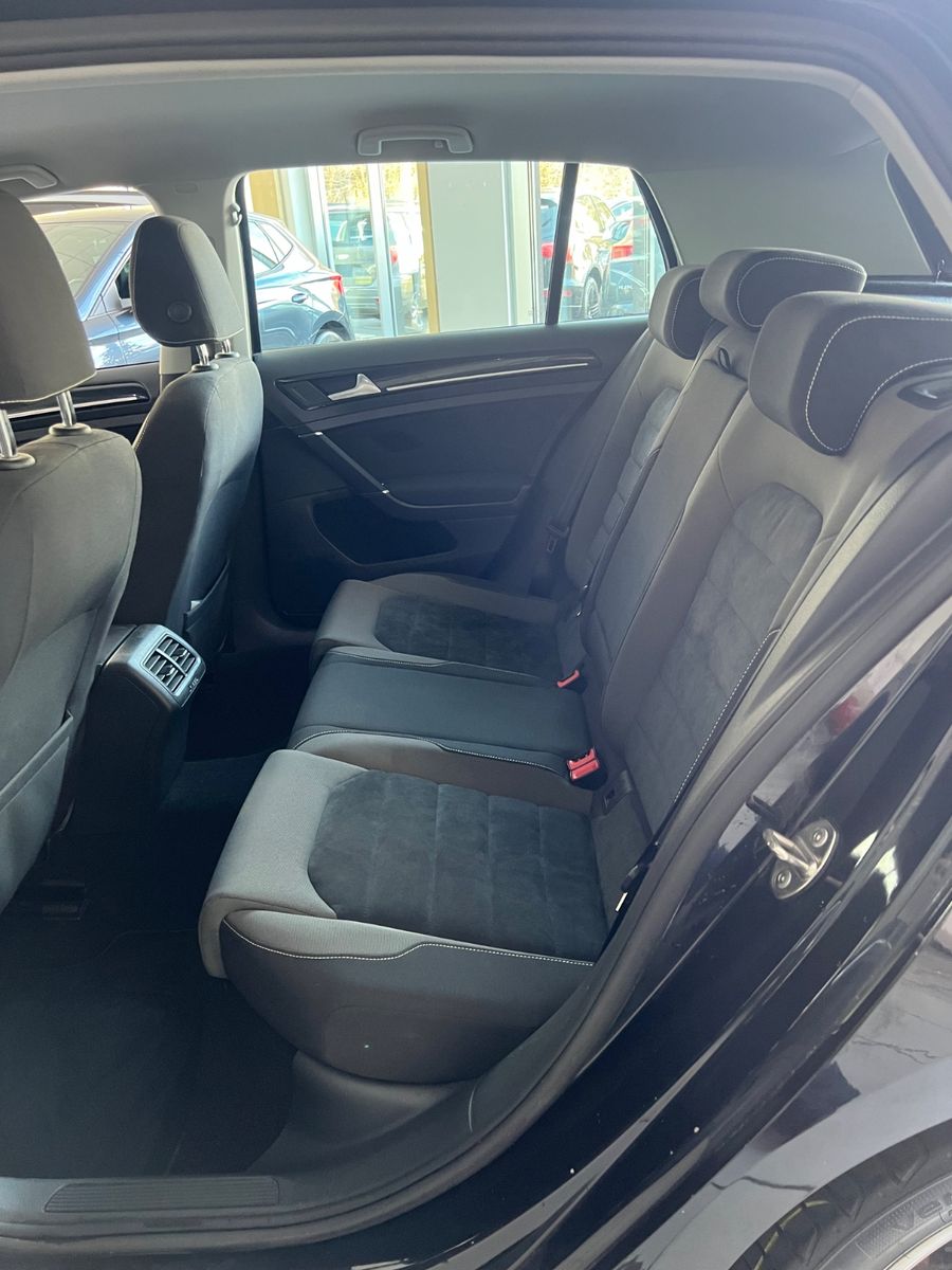 Fahrzeugabbildung Volkswagen Golf VII Lim. 2.0 TDI Highline BMT