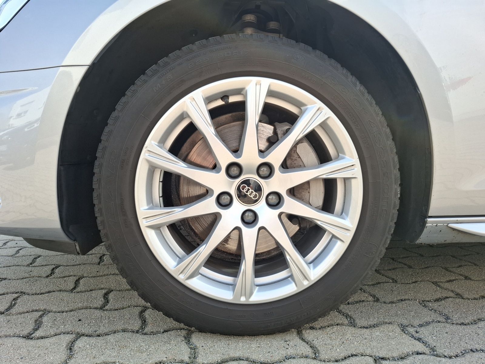 Fahrzeugabbildung Audi A4 Avant 40 TFSI advanced quattro S-tronic Navi