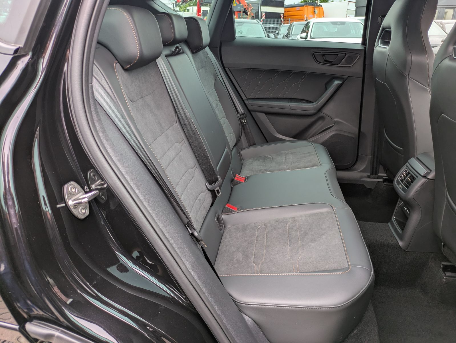Fahrzeugabbildung CUPRA Ateca 1.5 TSI DSG AHK*LED*ACC*APP*KAMERA*19"