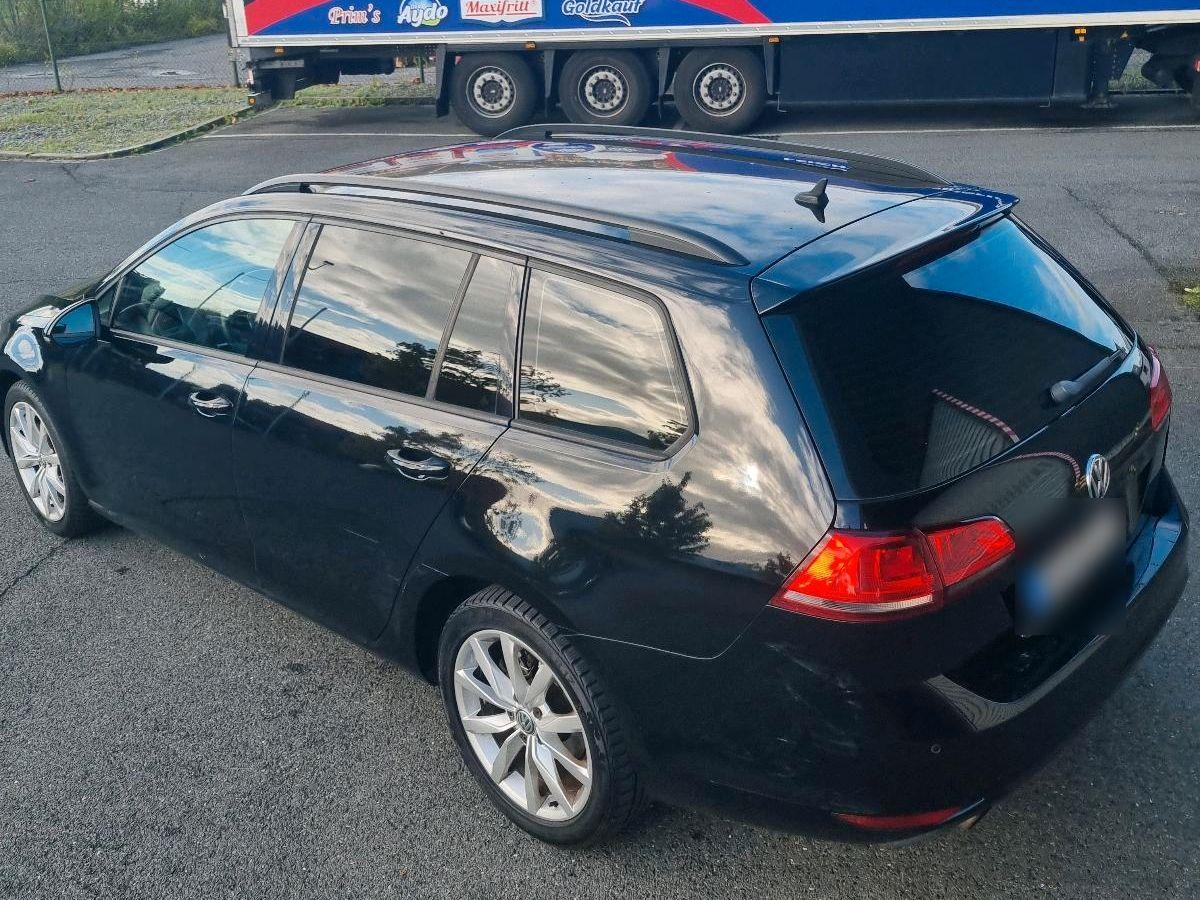 Volkswagen Golf 2014 — rear view