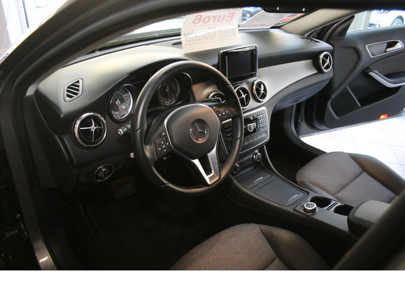 Fahrzeugabbildung Mercedes-Benz GLA 200 d Style *Bi-Xenon*AHK*Euro6*PTS*Navi