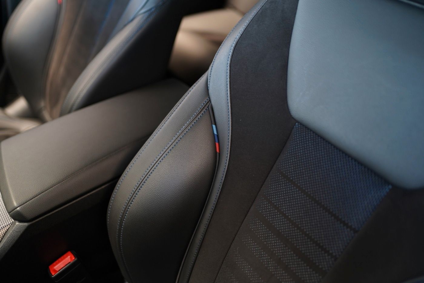 Fahrzeugabbildung BMW 320i M Sport +Head Up Disp+Live Cockpit Plus+LED