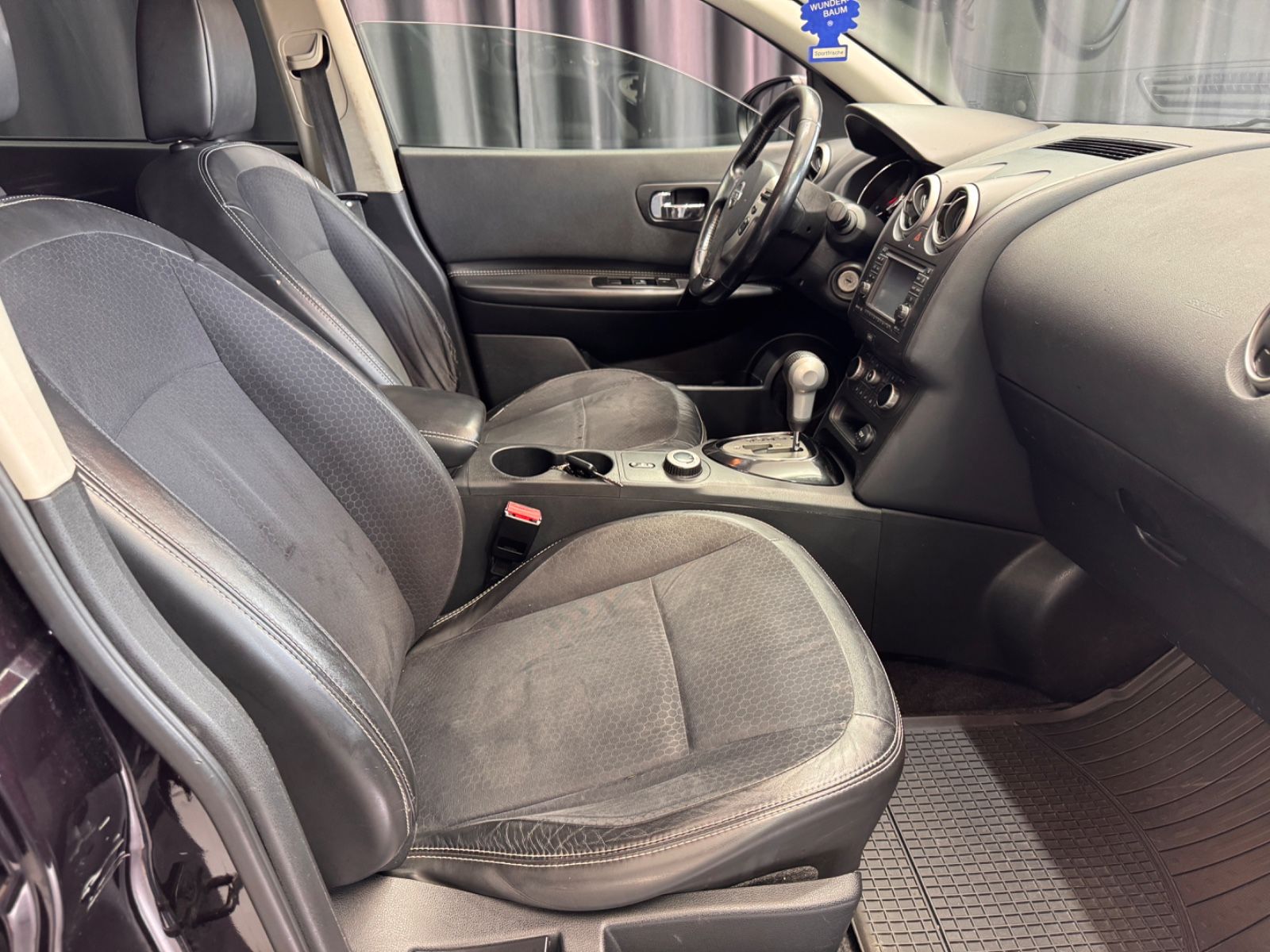 Fahrzeugabbildung Nissan Qashqai 360 4X4|AUTOMATIK|PANO|360KAMERA|NAVI|