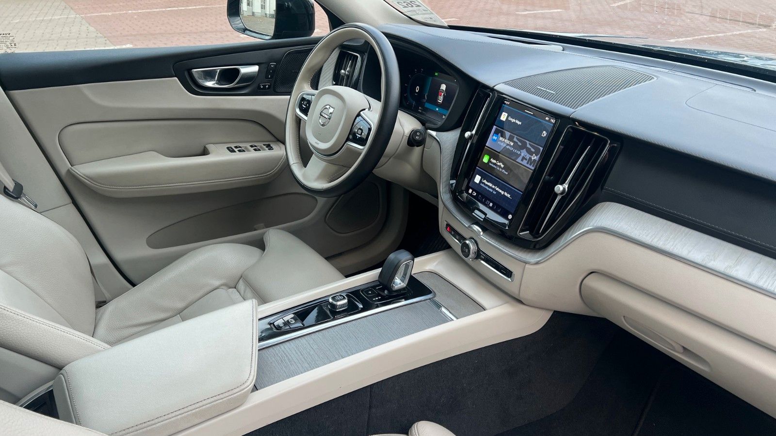 Fahrzeugabbildung Volvo XC60 B5 D Ultimate Dark AWD*360°*AHK*HUD*LUFT*