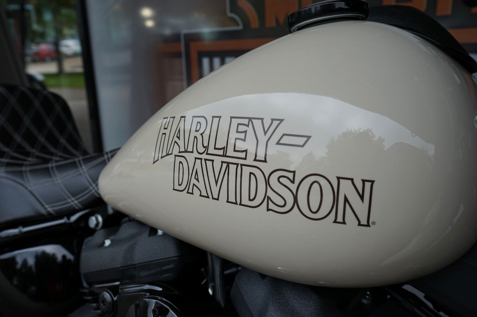 Fahrzeugabbildung Harley-Davidson Low Rider S FXLRS mit Saddlemen