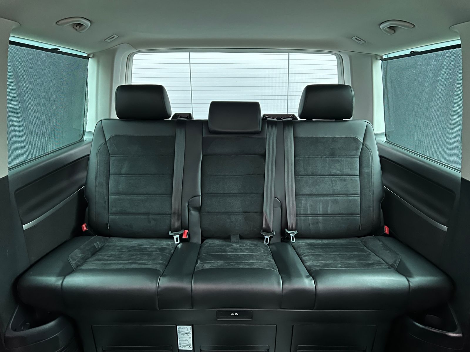 Fahrzeugabbildung Volkswagen T6 Multivan Generation Six 2.0 TDI DSG *AHK, LED