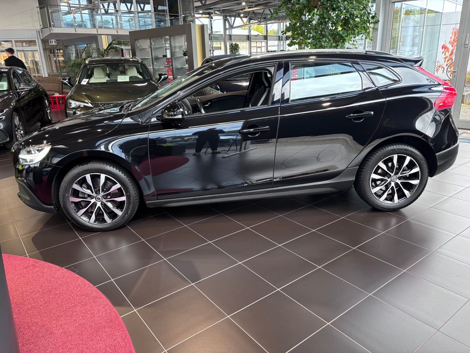 Fahrzeugabbildung Volvo V40 Cross Country Momentum LED NAVI ALU