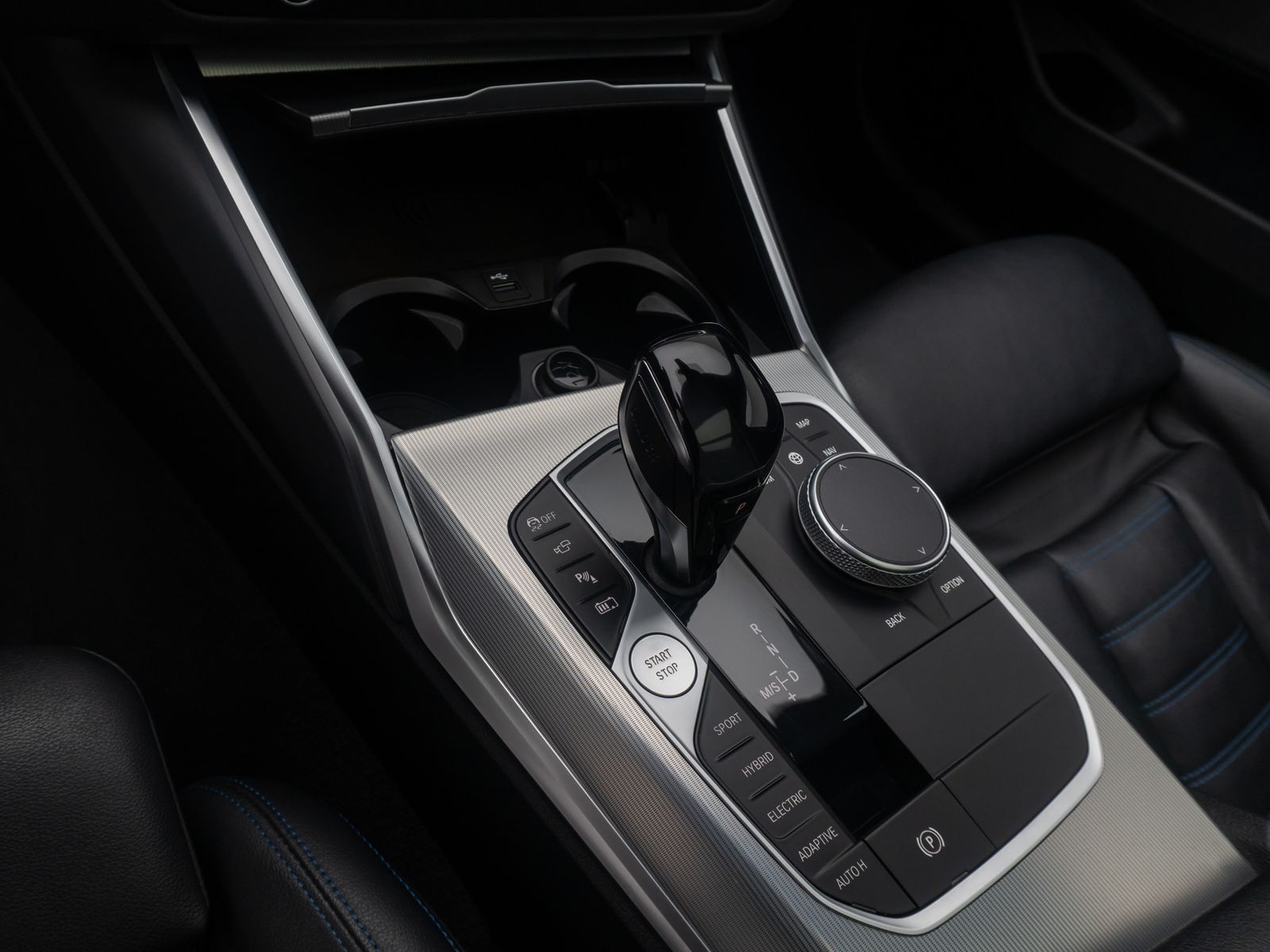 Fahrzeugabbildung BMW 330e xD M Sport 360&deg; HUD Panorama Individual 19"