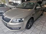 Skoda Octavia Combi Style*ATM*Bi-Xenon*SmartLink* - Skoda Octavia Combi mit Diesel-Antrieb