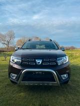 Dacia Sandero TCe 90 Stepway Automatik*AHK*NAVI*RFK - Dacia Sandero von privat