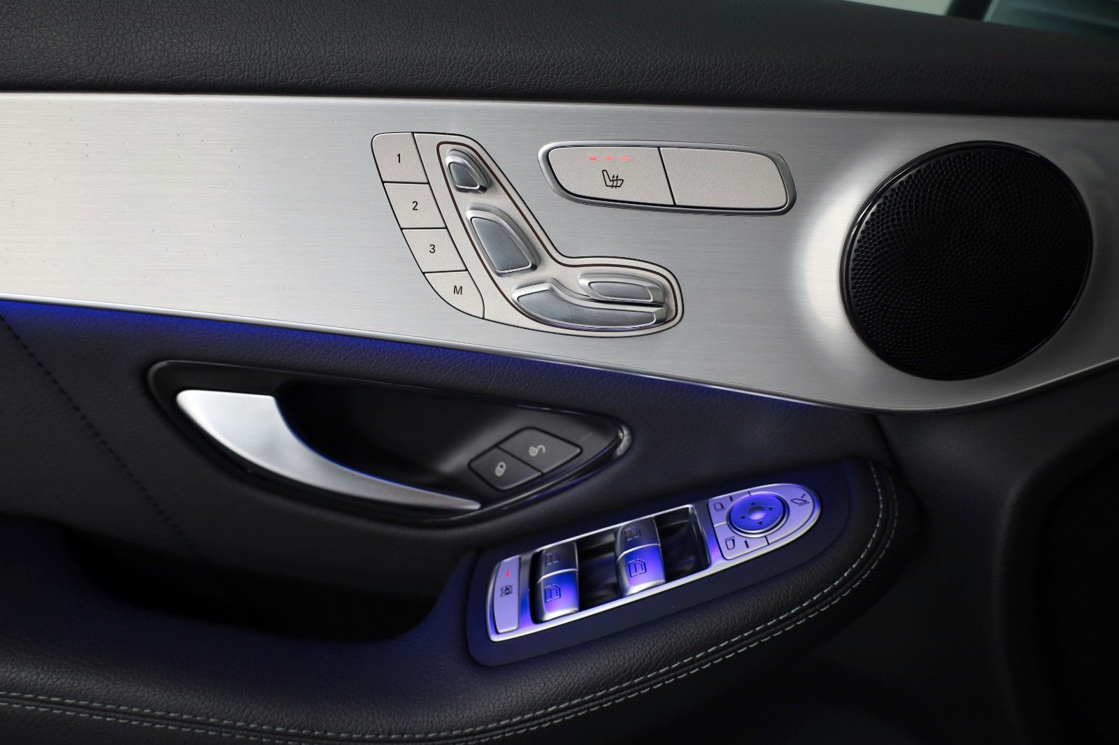 Fahrzeugabbildung Mercedes-Benz GLC 300 e 4M,AMG-line, Navi,LED,360Kam,Pano,AHK