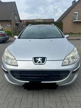 Peugeot 407 HDi 135 - - silberne Peugeot 407