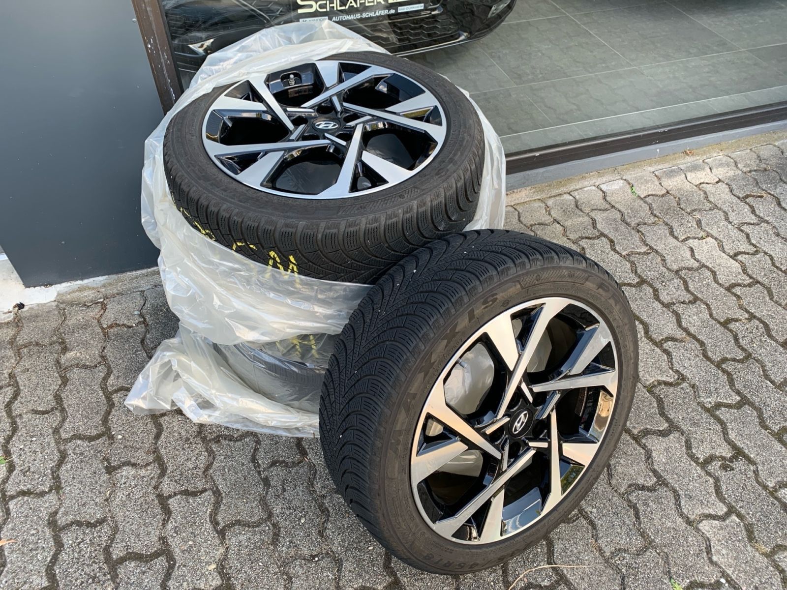 Fahrzeugabbildung Hyundai KONA 1.6 T-GDI 7-DCT Prime Leder Schiebedach