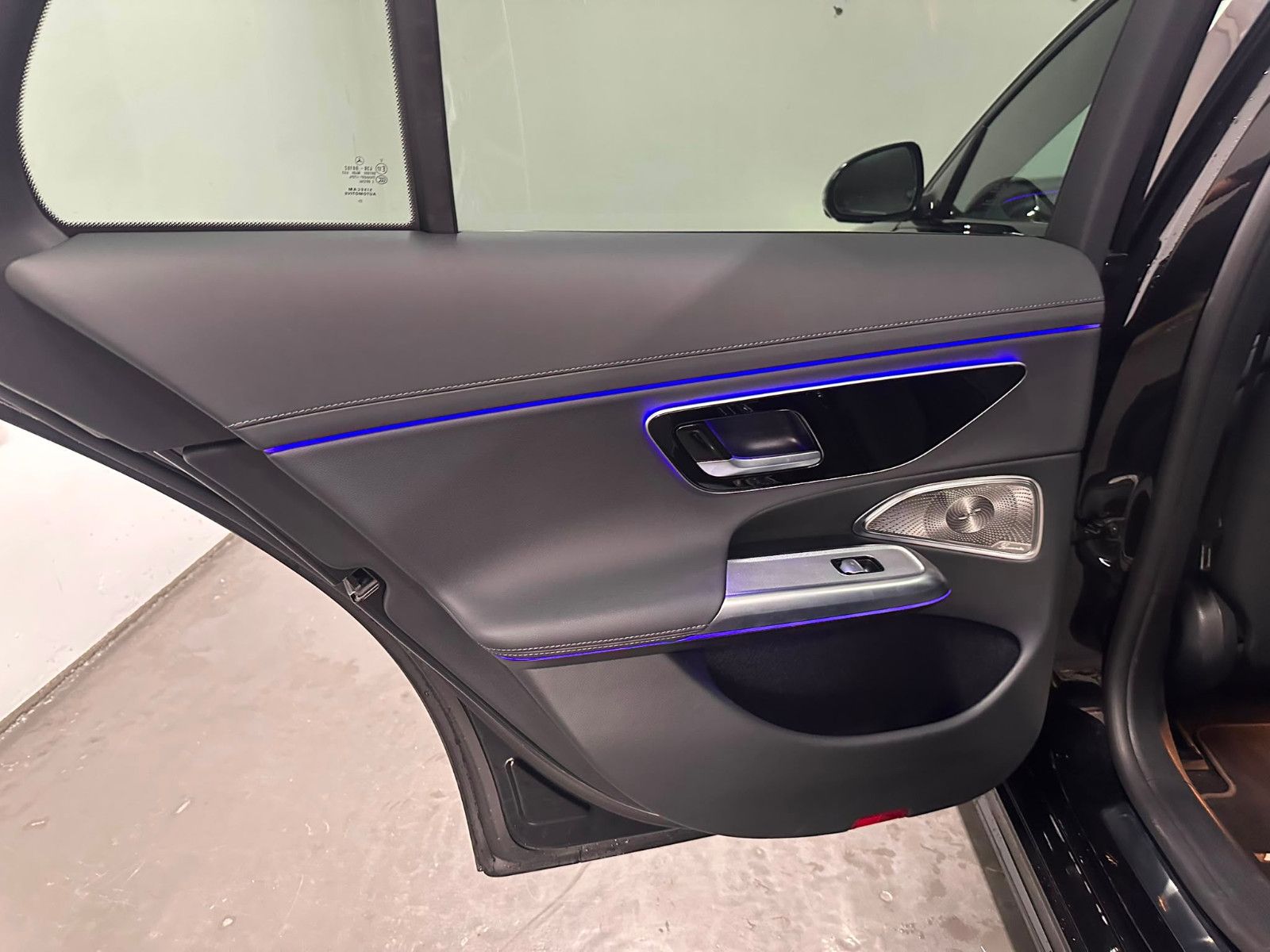 Fahrzeugabbildung Mercedes-Benz E 220 d 4MATIC T *AMG-LINE ADVANCED*PANO*KEYGO*