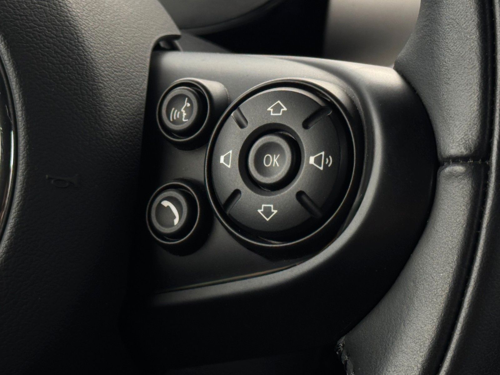 Fahrzeugabbildung MINI ONE Aut. CarPlay Navigation Tempomat PDC SHZ