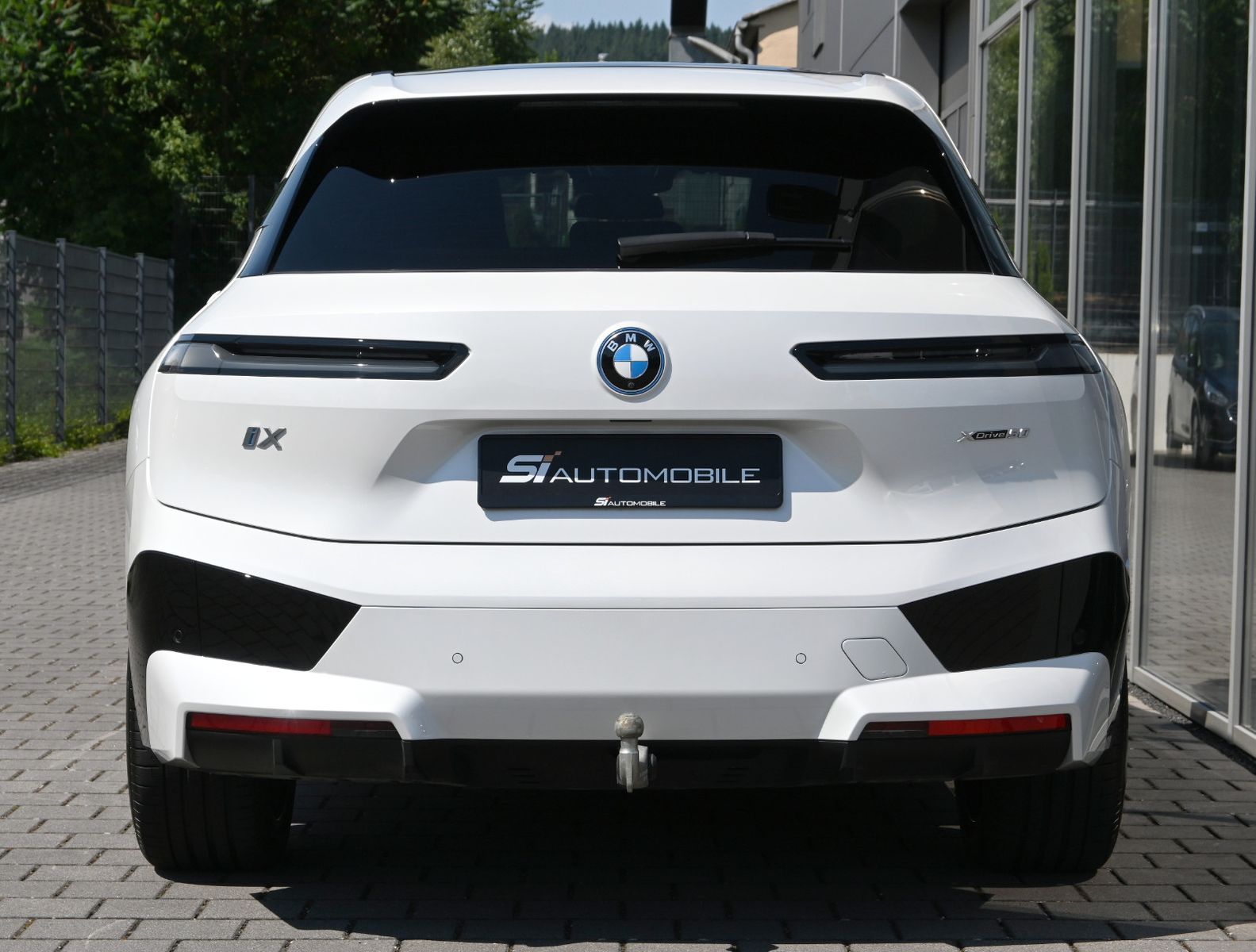 Fahrzeugabbildung BMW iX xDrive50 °AHK°AMIDO°LUFTFEDERUNG°PARKING PROF