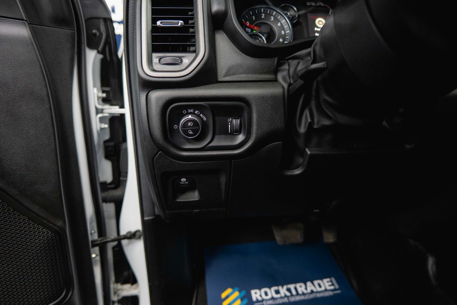 Fahrzeugabbildung Dodge RAM 5.7 V8 HEMI 4x4 OFFROAD LONGBED Limited 19%