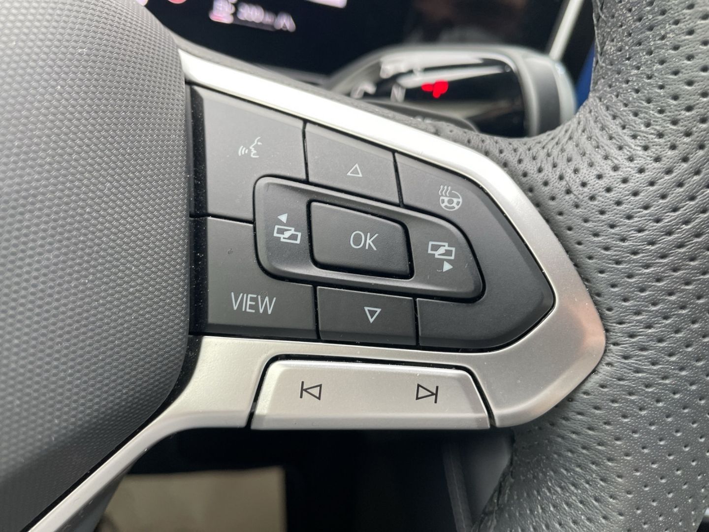 Tiguan 2.0 TDI R-Line Black Style AHK/360°Kamera