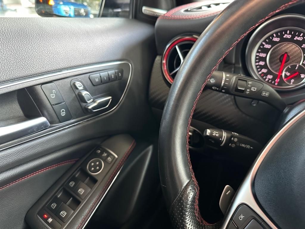 Fahrzeugabbildung Mercedes-Benz AMG A45 4M Night Totwi. ACC Pano Memo LED Ambie.