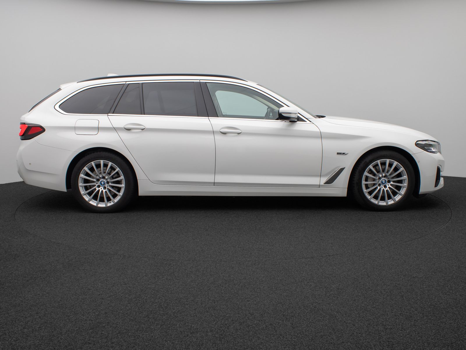 Fahrzeugabbildung BMW 530e Panorama Kamera DAB HiFi 4xKlima Leder 18Zl