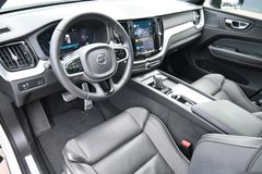 Fahrzeugabbildung Volvo XC60 B4 D AWD Autom R-Design*STDHZG*PANO*ACC*AHK