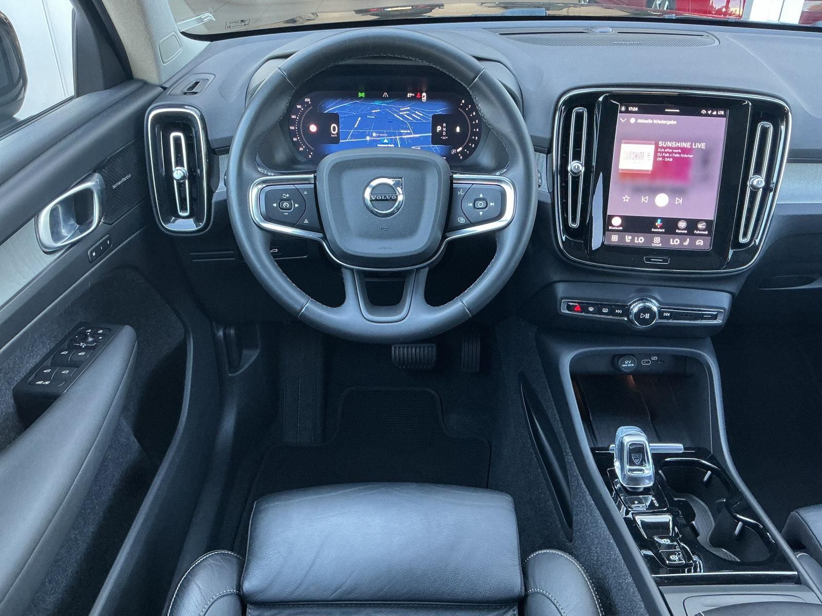 Volvo XC40 B3 DKG Dark LED PANO H&K Apple&Andro RFK foto 14