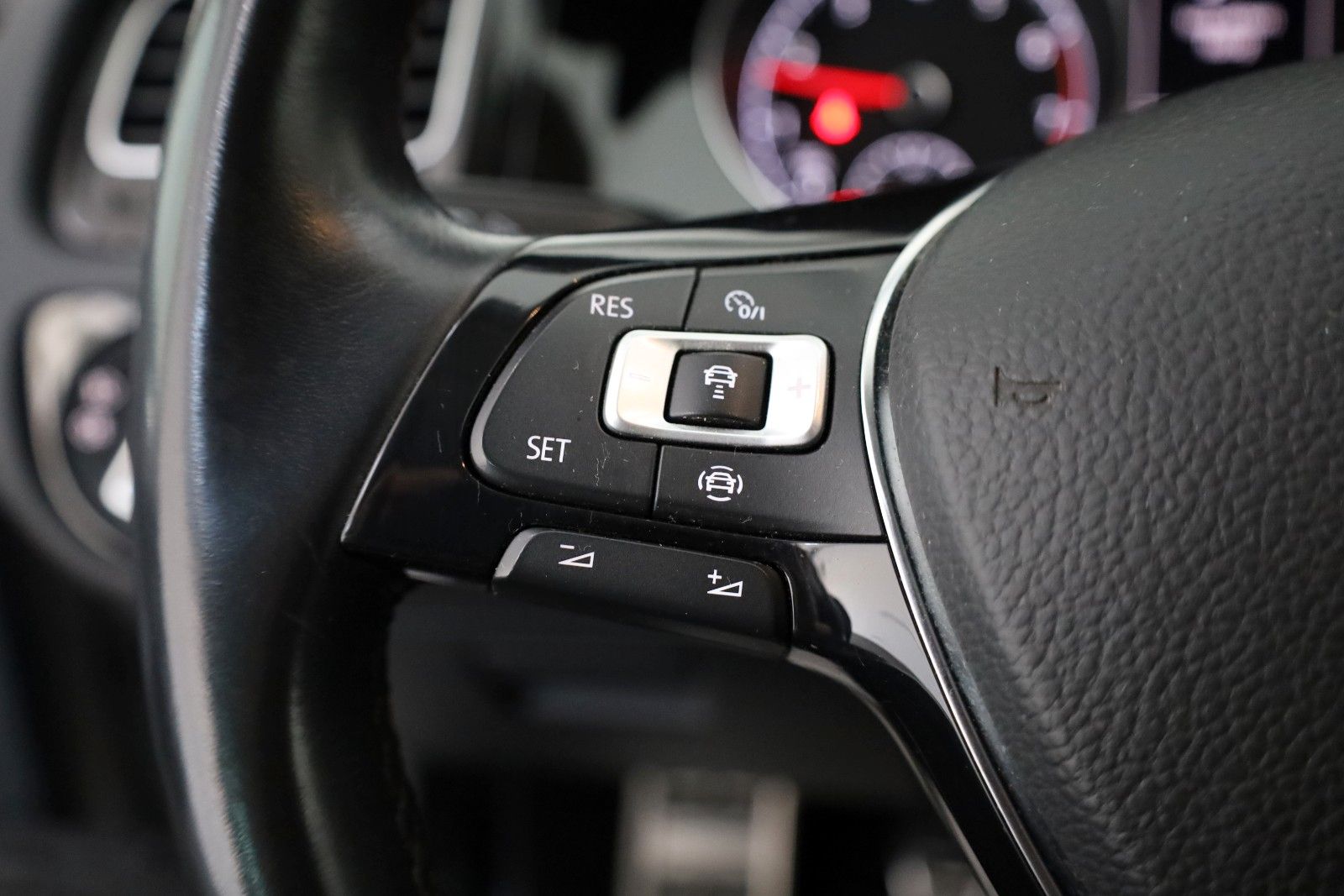 Fahrzeugabbildung Volkswagen Golf VII Variant IQ.DRIVE Navi,ACC,Kamera,SR+WR
