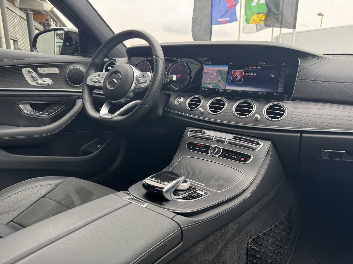 Fahrzeugabbildung Mercedes-Benz E 300de 9G AMG+Pano+Memory+Ambiente+ RFK+Night