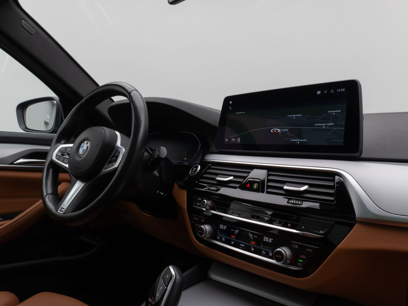 Fahrzeugabbildung BMW 520d Panorama DAB Leder AHK Alarm M Sport 18Zoll