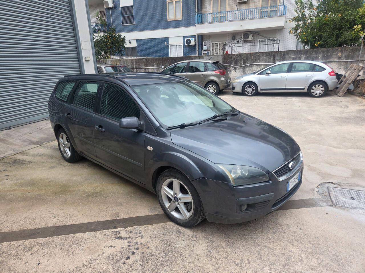 Ford Focus 2006 — салон
