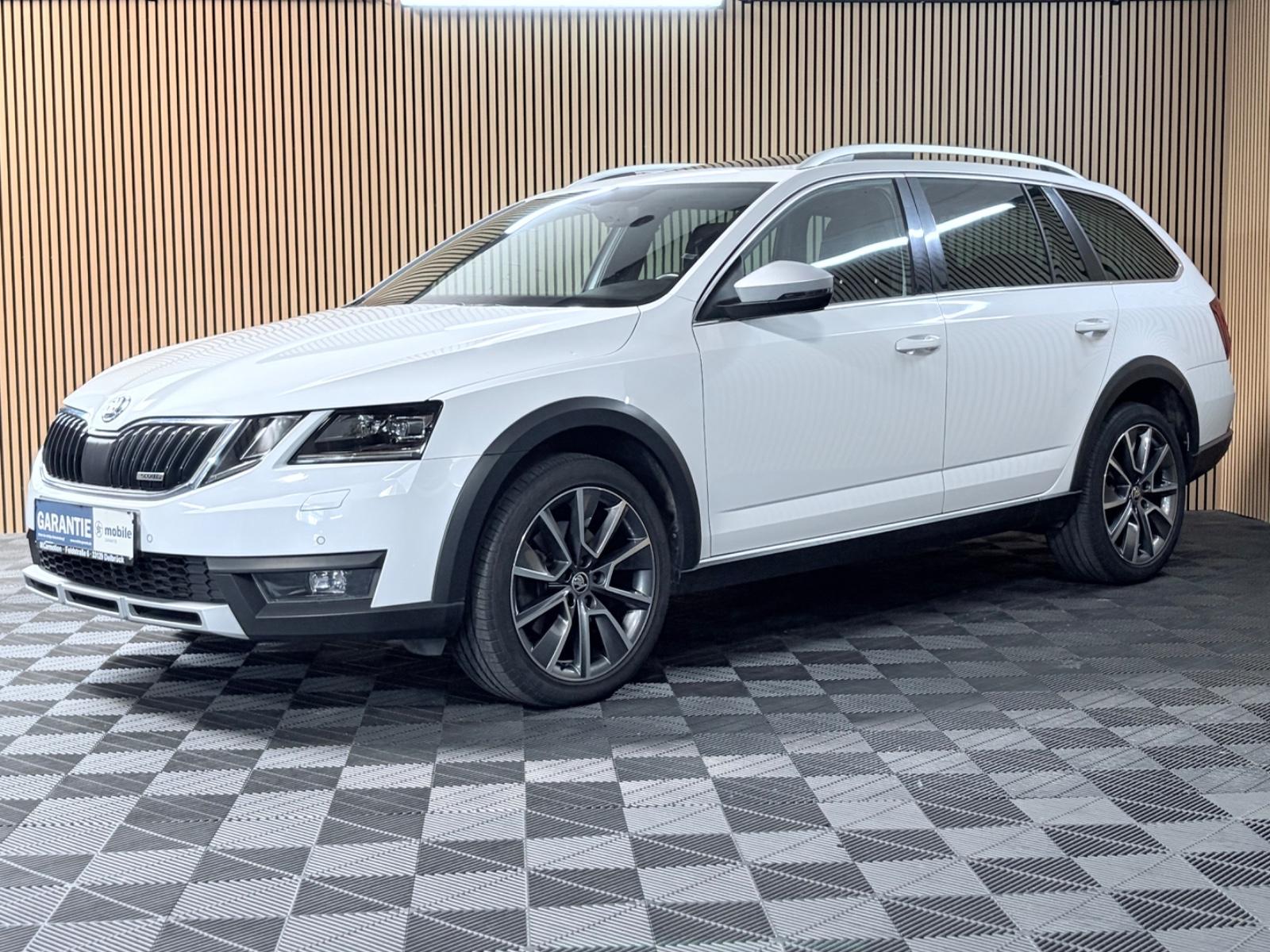 Skoda Octavia Combi Scout 4x4 LED/ Pano/ KeyLess/ AHK