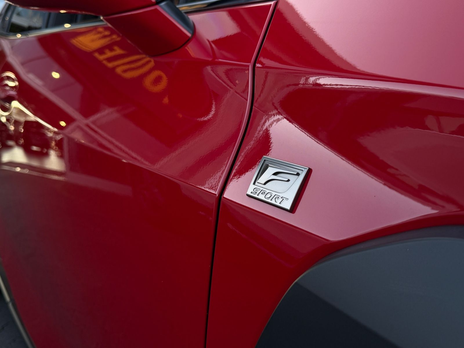 Fahrzeugabbildung Lexus UX 300 h F Sport Design LED NAV ACC RFK SHZ