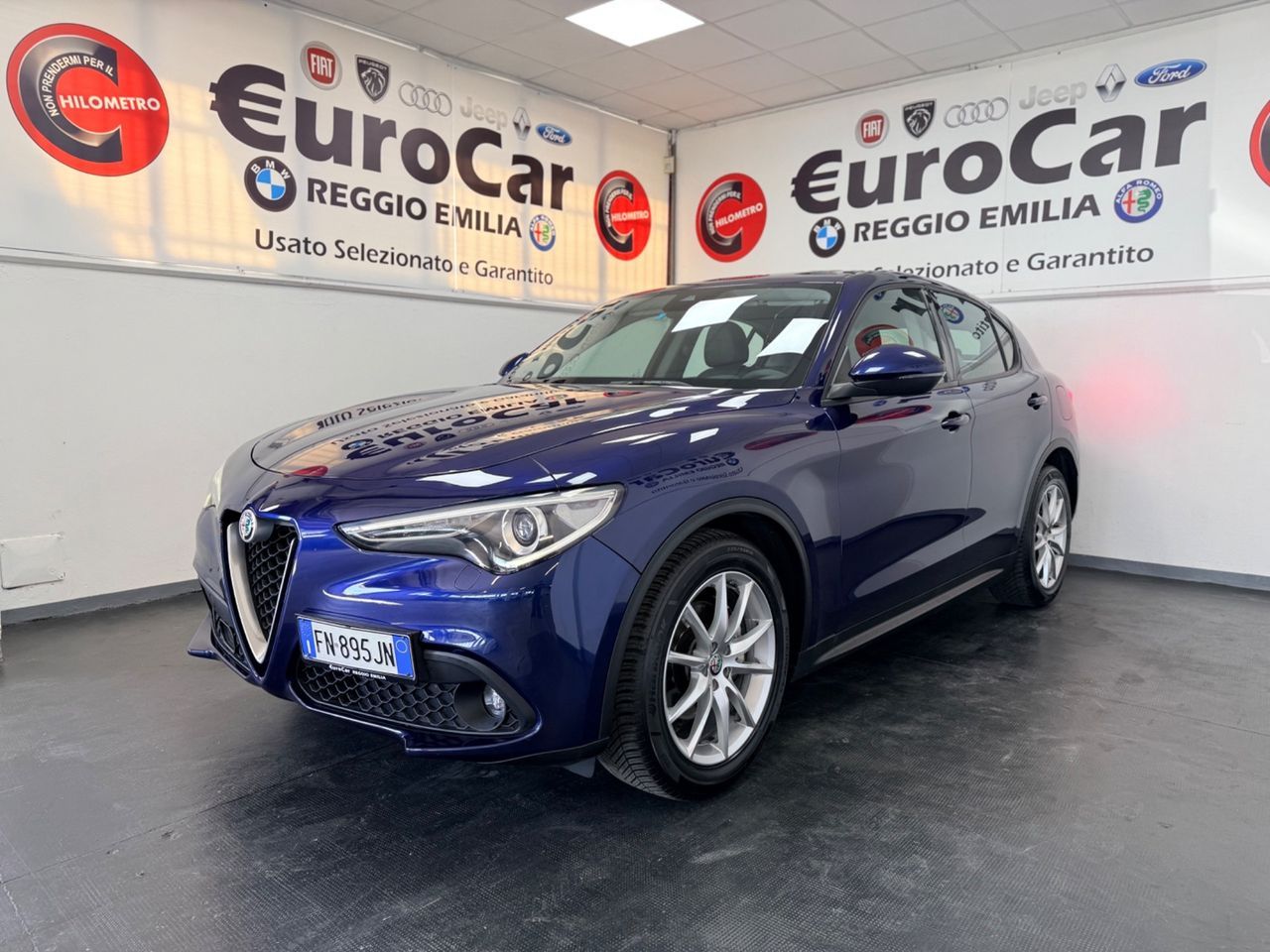 Alfa-Romeo Stelvio - 1