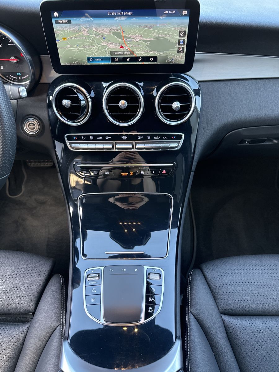 Fahrzeugabbildung Mercedes-Benz GLC 300de 4Matic AMG-Line NAV+LED+KAMERA+HEAD-UP