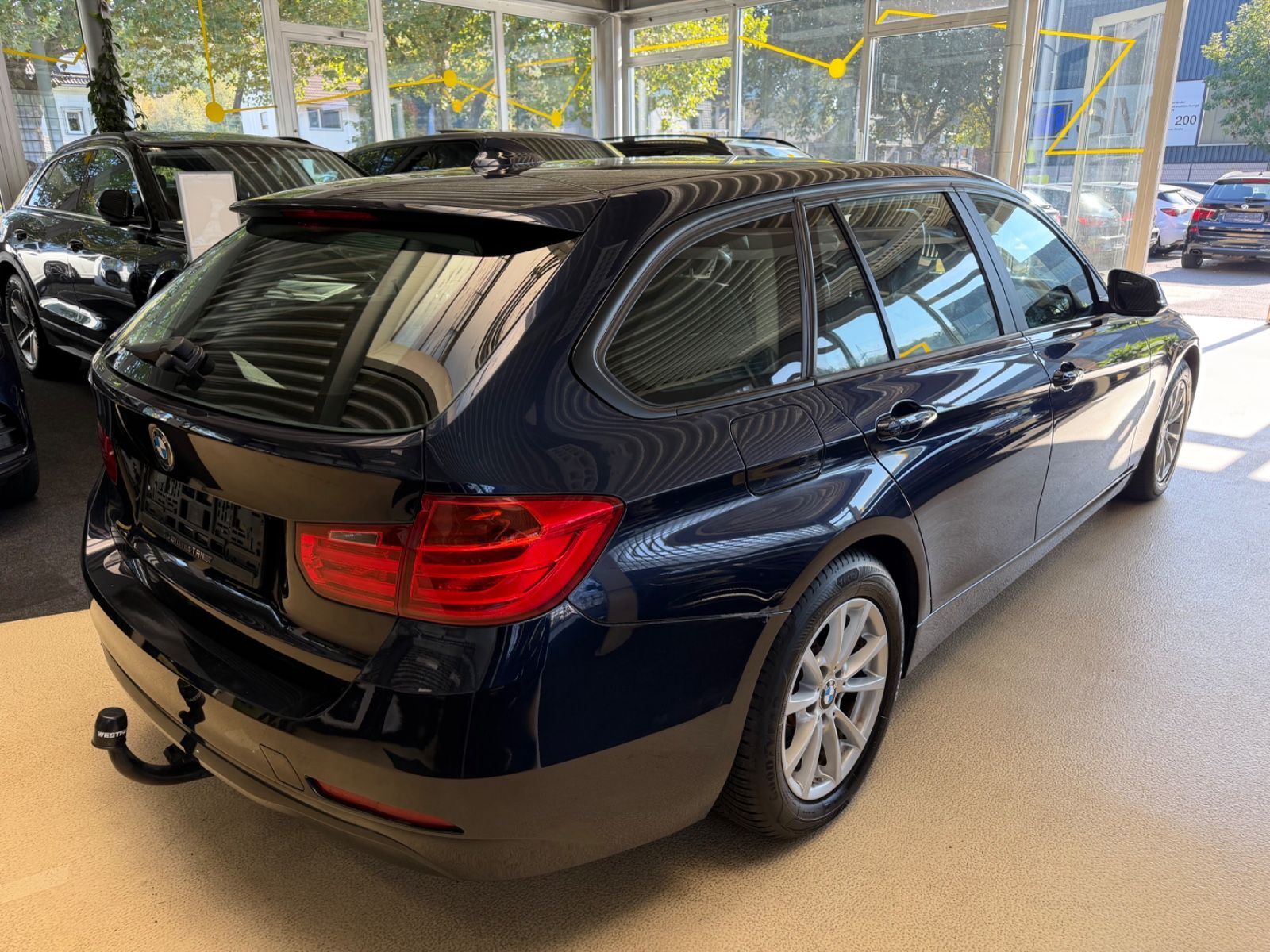 Fahrzeugabbildung BMW 318 3 Touring 318 d