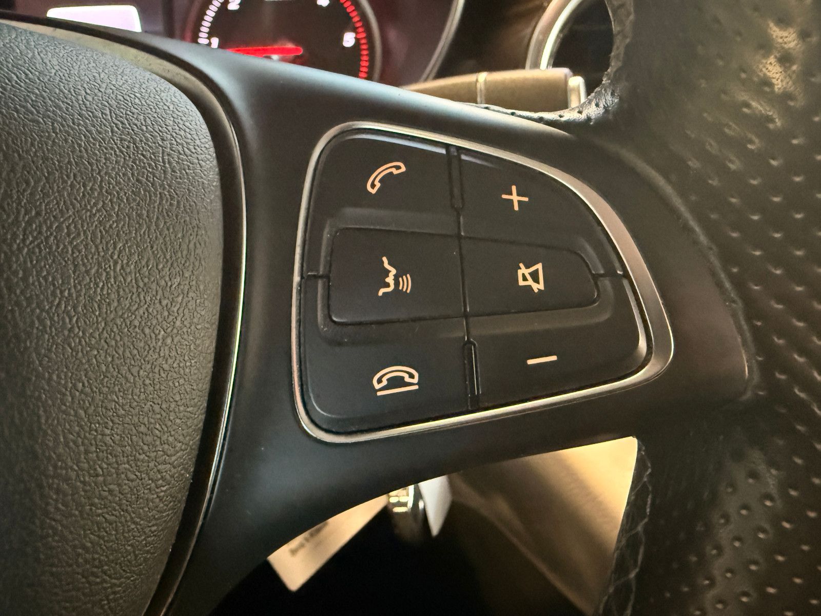 Fahrzeugabbildung Mercedes-Benz V 250/AVANTGARDE/LANG/4MATIC/LEDER/LED/NAVI/6SIT