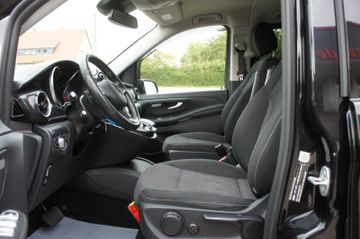 Mercedes V 220 - 12