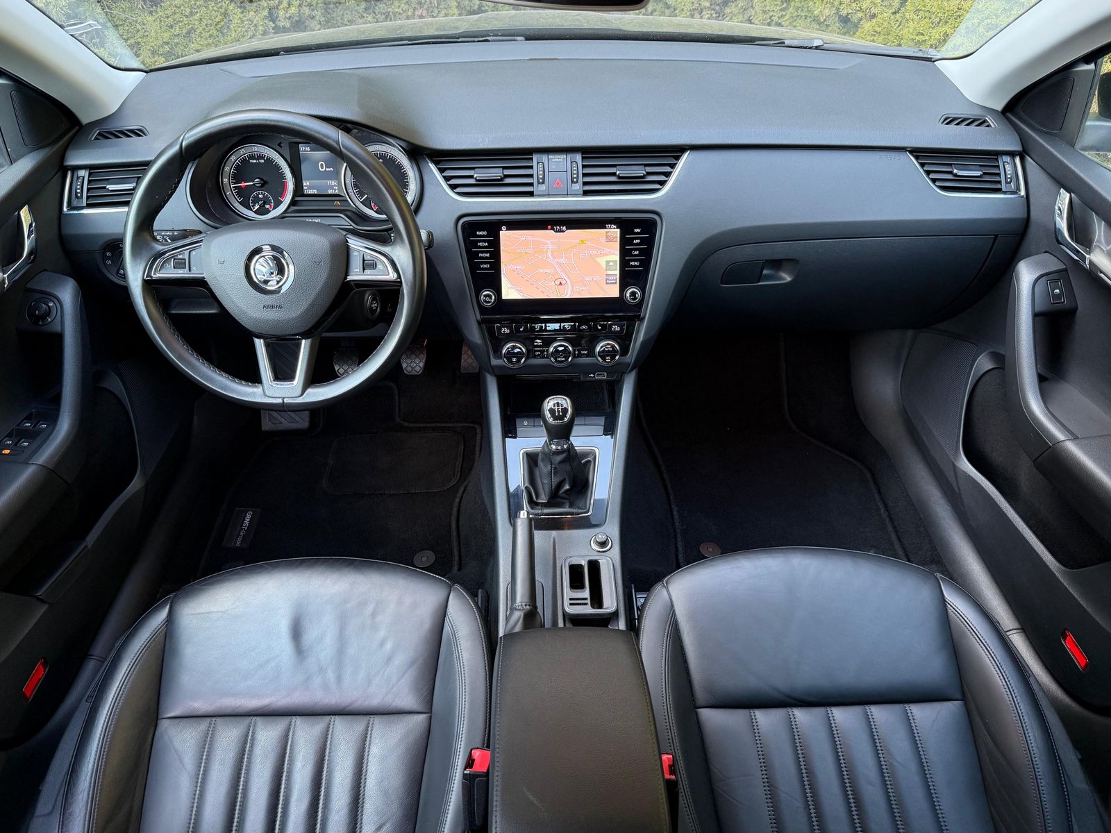 Fahrzeugabbildung SKODA Octavia 1.6 TDI Premium Edition LED+KAM+TEMP+SHZ
