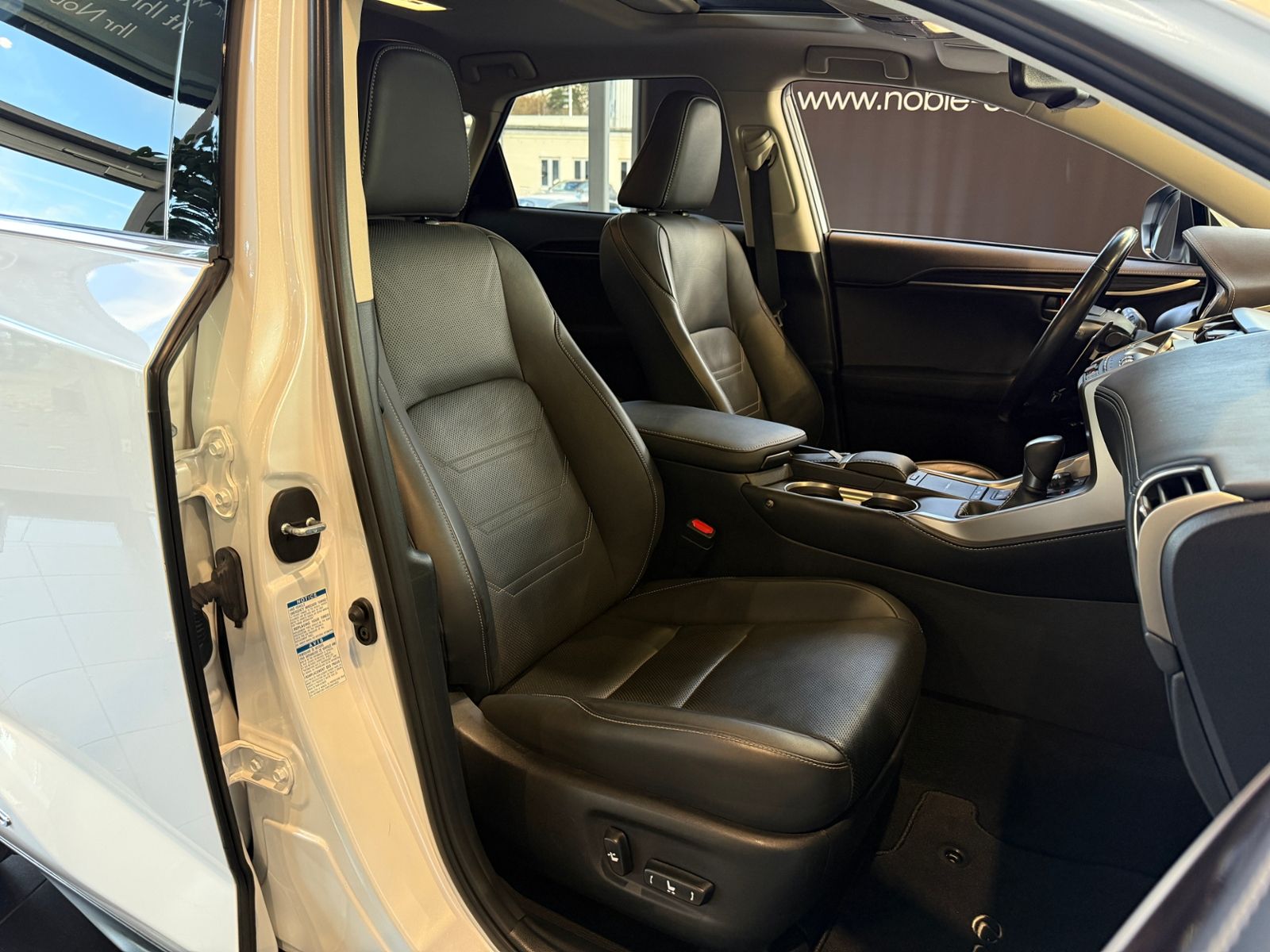 Fahrzeugabbildung Lexus NX 300h E-Four Luxury Line HUD 360° LED NAV