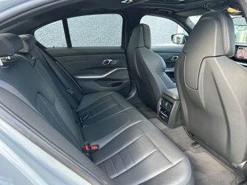 Fahrzeugabbildung BMW 320 d xDrive M Sport ACC 360° H&K Standh 19"