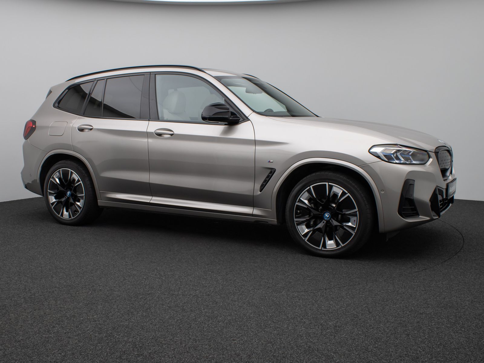 Fahrzeugabbildung BMW iX3 Impressive M Sport Panorama Laser HUD H/K