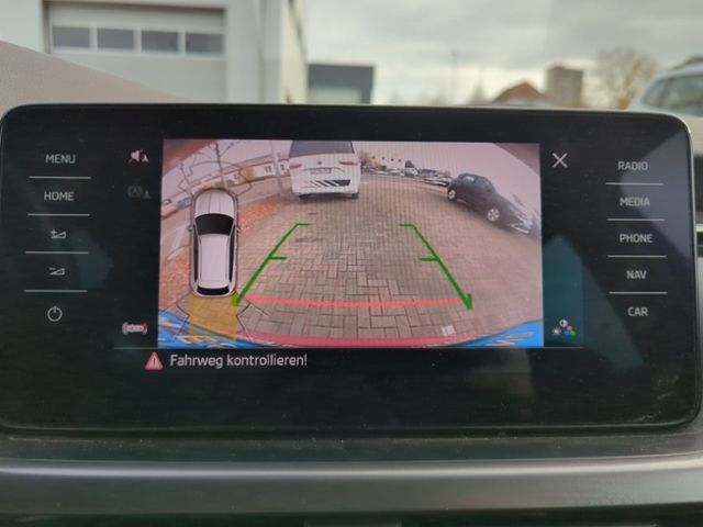 Fahrzeugabbildung SKODA Kamiq 1.0 TSI CLEVER AHK VOLL-LED KAMERA