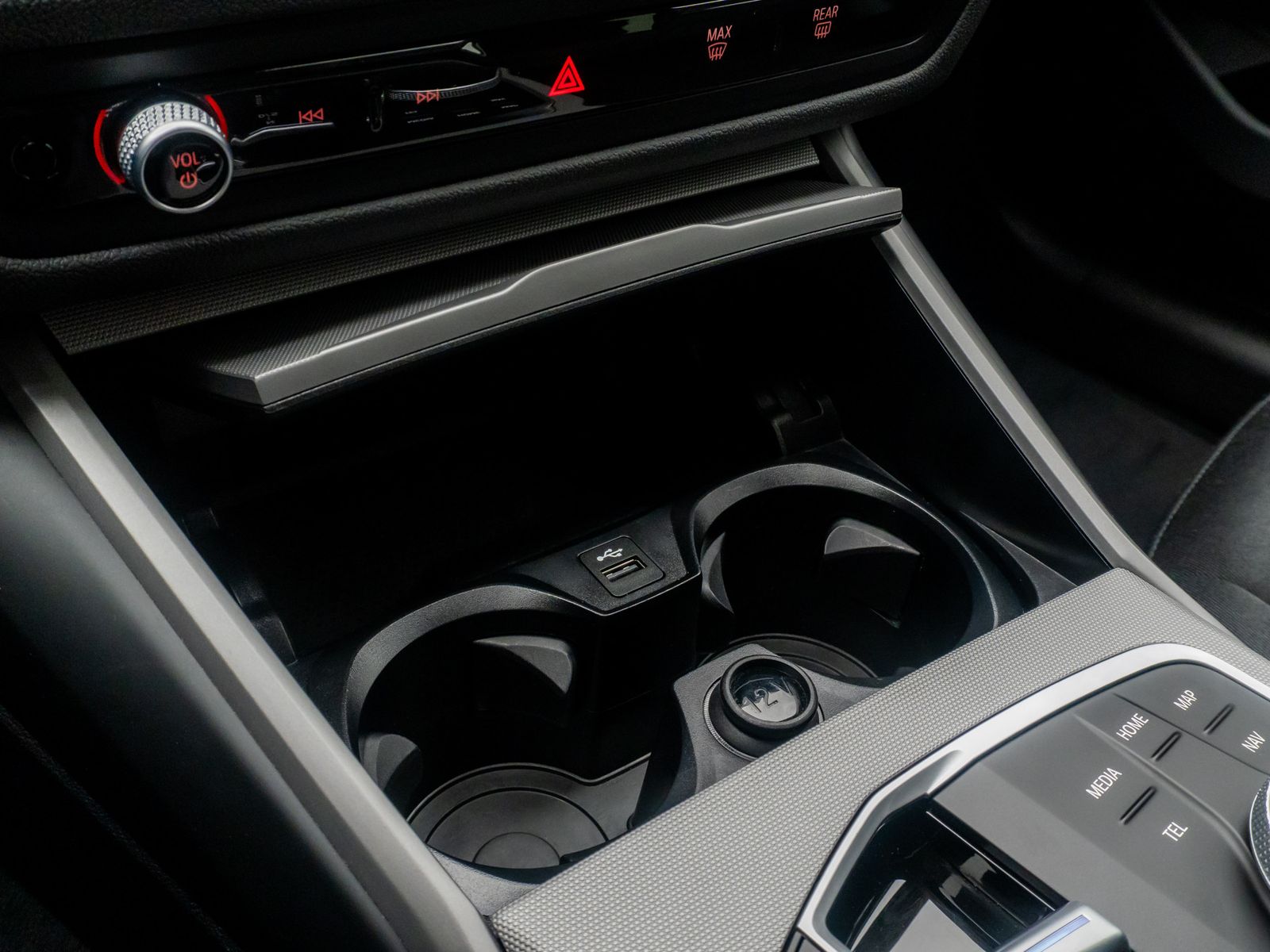 Fahrzeugabbildung BMW 318i GeschwindigR DAB PDC Widscreen CockpitPlus