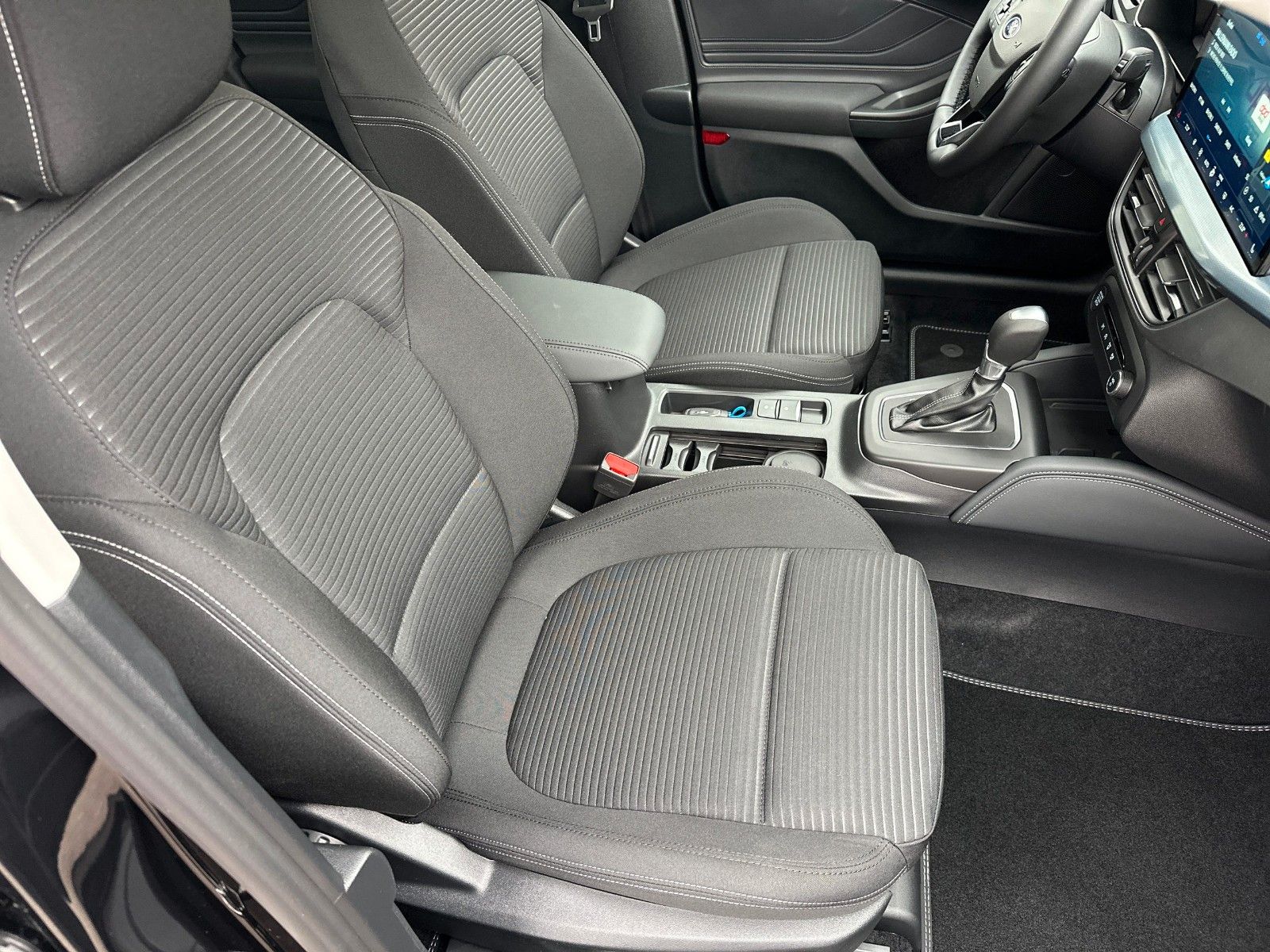 Fahrzeugabbildung Ford Focus Turnier Active X, FAHRASSISTENZPAKET, PANO