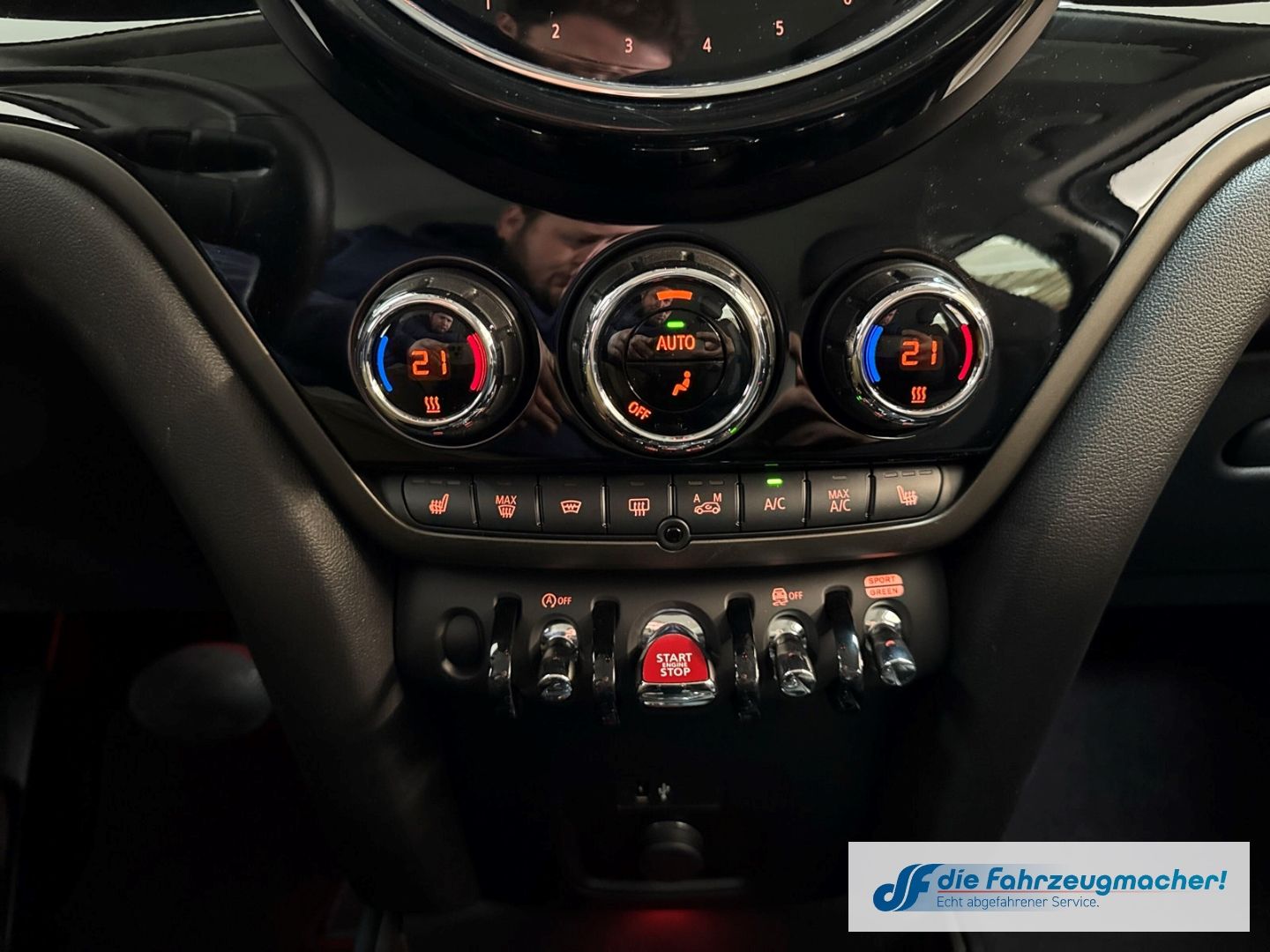 Fahrzeugabbildung MINI Cooper Countryman One Classic Trim Navi LED Blen