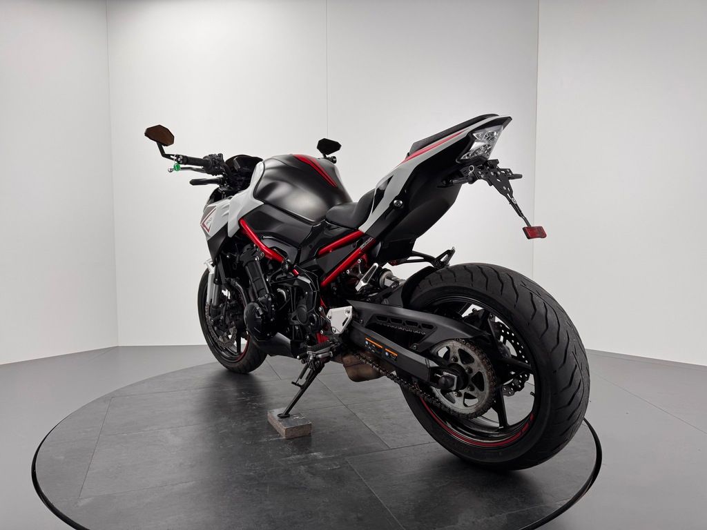 Fahrzeugabbildung Kawasaki Z900 *TOP-ZUSTAND *BODIS *KURZES HECK